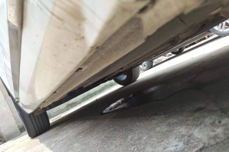 Used Geely Auto Monjaro L 2021 2.0TD High-Power Automatic All-Wheel Drive Luxury Version Right Side Sill