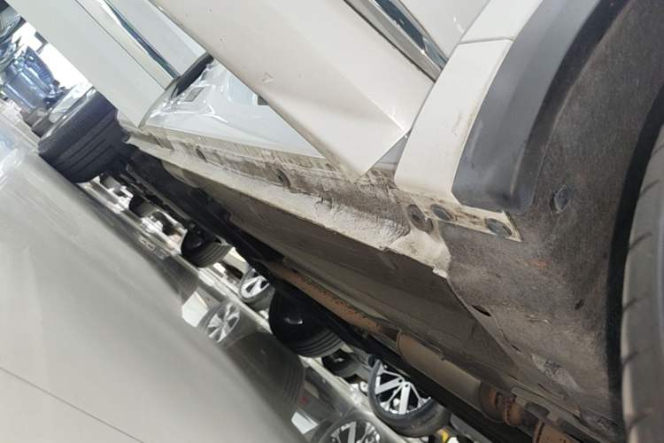 Used Geely Auto Monjaro L 2021 2.0TD DCT EVO Two-Wheel Drive Prestige Version Right Side Sill