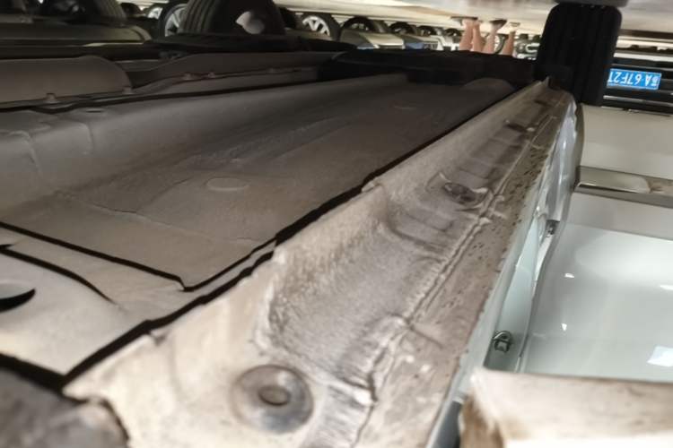 Used Geely Auto Monjaro L 2021 2.0TD DCT EVO Two-Wheel Drive Prestige Version Right Side Sill