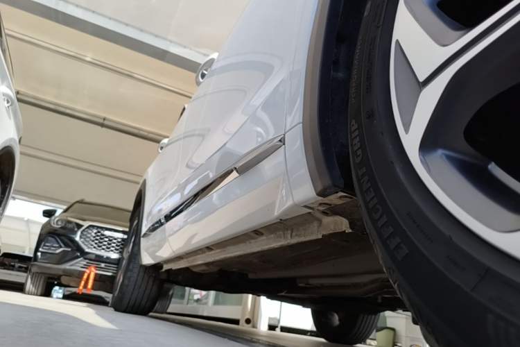 Used Geely Auto Monjaro L 2021 2.0TD DCT EVO Two-Wheel Drive Prestige Version Right Side Sill