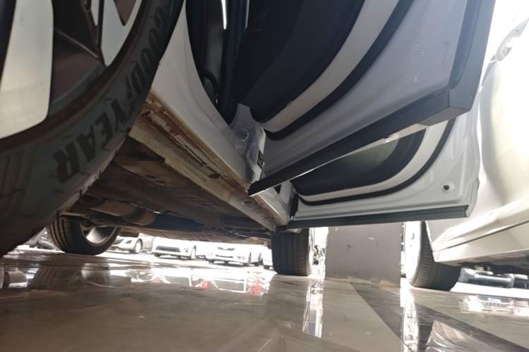 Used Geely Auto Monjaro L 2021 2.0TD DCT EVO Two-Wheel Drive Smart Luxury Version Right Side Sill