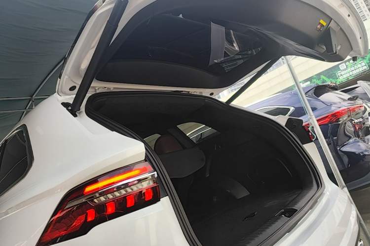 Used Geely Auto Monjaro L 2021 2.0TD High-Power Automatic All-Wheel-Drive Flagship Version Trunk