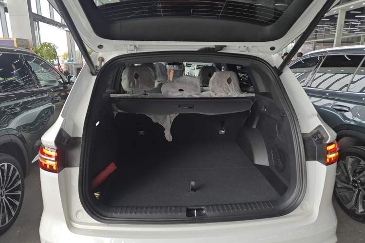 Used Geely Auto Monjaro L 2021 2.0TD High-Power Automatic All-Wheel-Drive Flagship Version Trunk