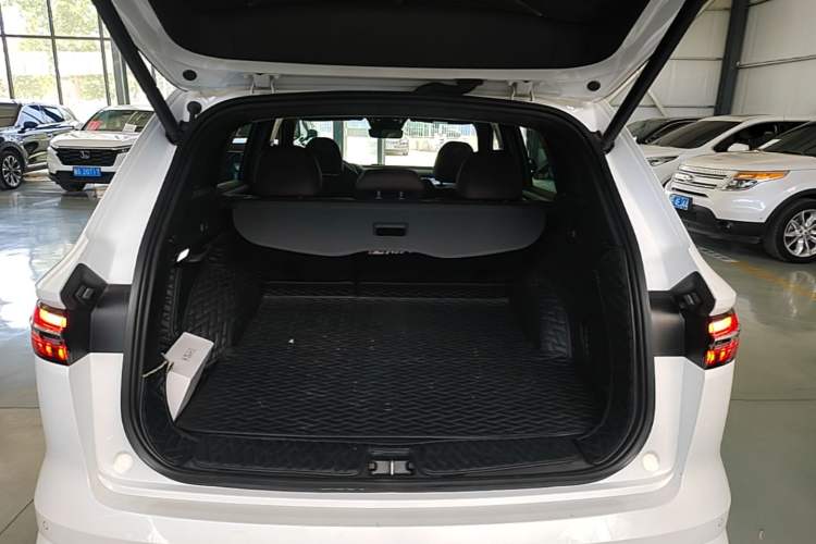 Used Geely Auto Monjaro L 2021 2.0TD High-Power Automatic All-Wheel Drive Luxury Version Trunk