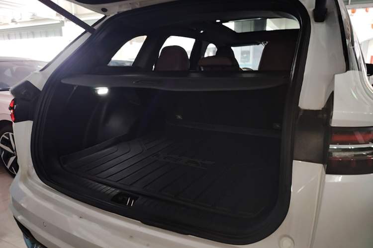 Used Geely Auto Monjaro L 2021 2.0TD DCT EVO Two-Wheel Drive Prestige Version Trunk