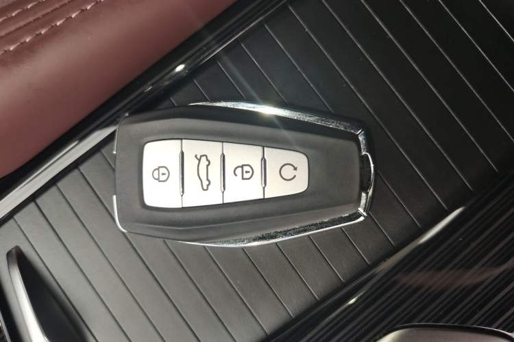 Used Geely Auto Monjaro L 2021 2.0TD DCT EVO Two-Wheel Drive Smart Luxury Version Vehicle Key