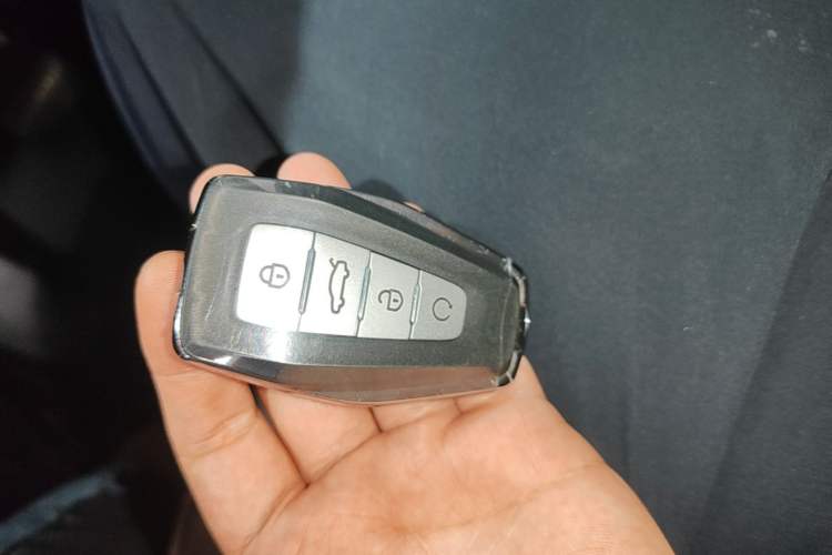 Used Geely Auto Monjaro L 2021 2.0TD DCT EVO Two-Wheel Drive Smart Luxury Version Vehicle Key