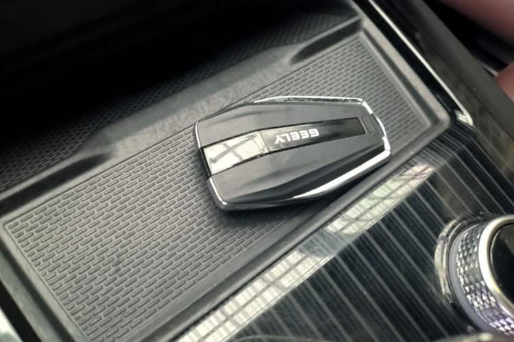 Used Geely Auto Monjaro L 2021 2.0TD DCT EVO Two-Wheel Drive Smart Luxury Version Vehicle Key