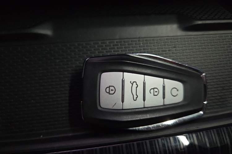 Used Geely Auto Monjaro L 2021 2.0TD DCT EVO Two-Wheel Drive Smart Luxury Version Vehicle Key