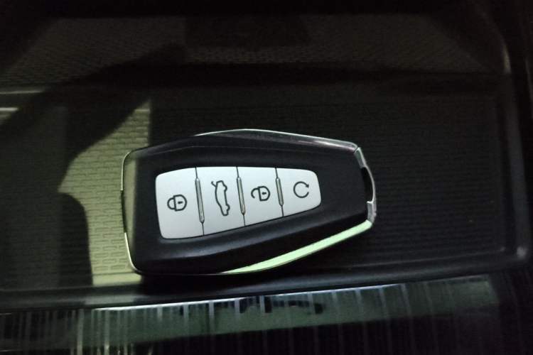 Used Geely Auto Monjaro L 2021 2.0TD DCT EVO Two-Wheel Drive Smart Luxury Version Vehicle Key