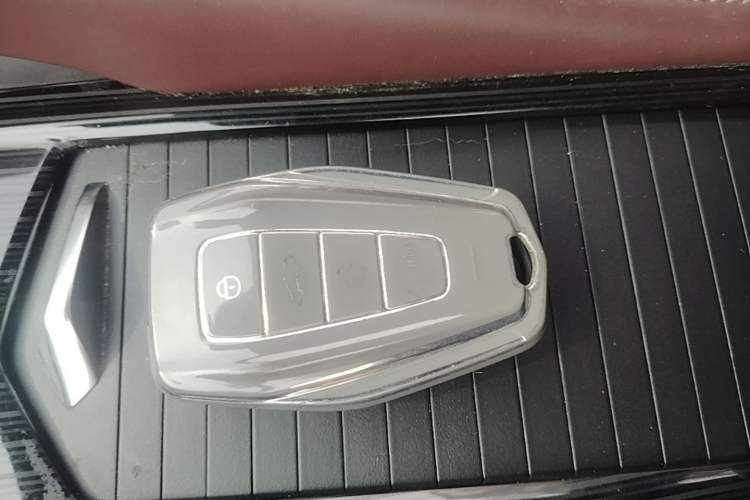 Used Geely Auto Monjaro L 2021 2.0TD DCT EVO Two-Wheel Drive Smart Luxury Version Vehicle Key