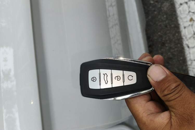 Used Geely Auto Monjaro L 2021 2.0TD DCT EVO Two-Wheel Drive Smart Luxury Version Vehicle Key