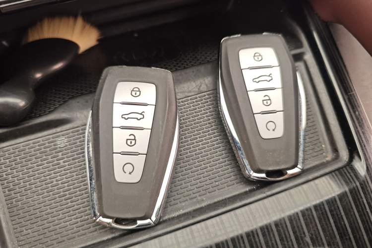 Used Geely Auto Monjaro L 2021 2.0TD DCT EVO Two-Wheel Drive Smart Luxury Version Vehicle Key