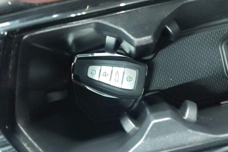 Used Geely Auto Monjaro L 2021 2.0TD DCT EVO Two-Wheel Drive Prestige Version Vehicle Key