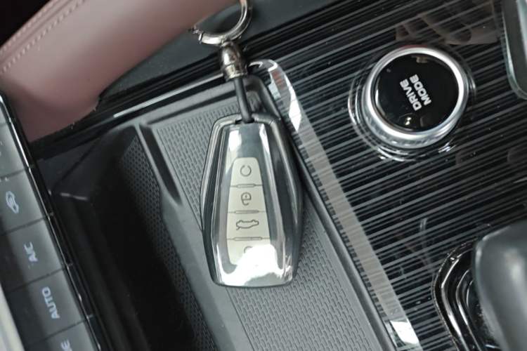 Used Geely Auto Monjaro L 2021 2.0TD DCT EVO Two-Wheel Drive Smart Luxury Version Vehicle Key