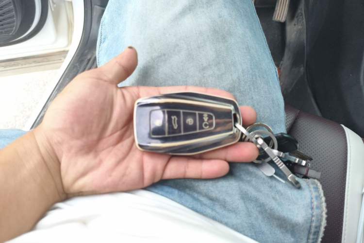 Used Geely Auto Monjaro L 2021 2.0TD DCT EVO Two-Wheel Drive Smart Luxury Version Vehicle Key
