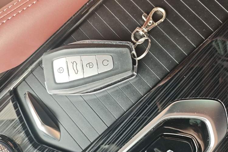 Used Geely Auto Monjaro L 2021 2.0TD DCT EVO Two-Wheel Drive Smart Luxury Version Vehicle Key