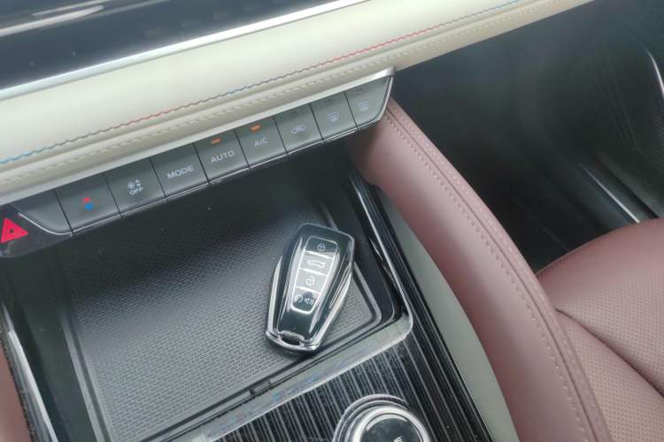 Used Geely Auto Monjaro L 2021 2.0TD DCT EVO Two-Wheel Drive Prestige Version Vehicle Key