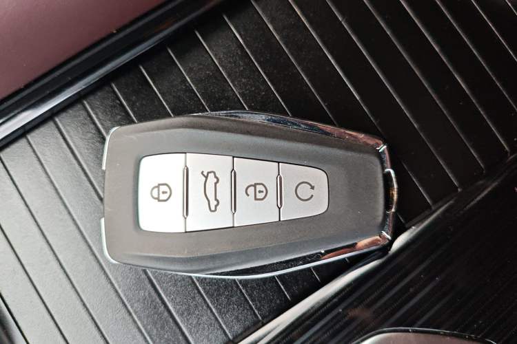 Used Geely Auto Monjaro L 2021 2.0TD DCT EVO Two-Wheel Drive Smart Luxury Version Vehicle Key