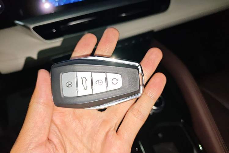 Used Geely Auto Monjaro L 2021 2.0TD DCT EVO Two-Wheel Drive Prestige Version Vehicle Key