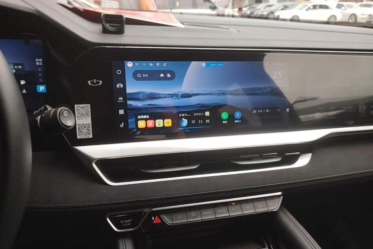 Used Geely Auto Monjaro L 2022 1.5T Thunder Hi·F Plug-in Hybrid Super Rui Audio And AC Panel