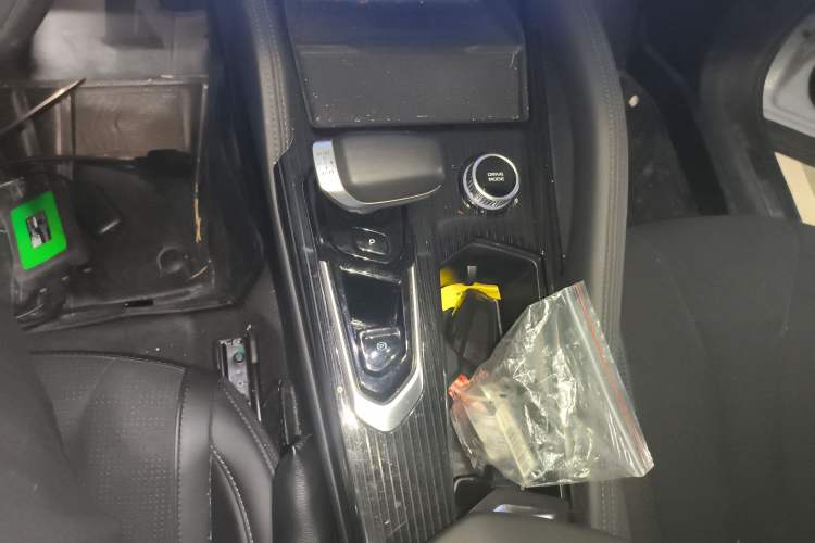 Used Geely Auto Monjaro L 2022 1.5T Thunder Hi·F Plug-in Hybrid Super Rui Gear Lever