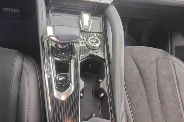 Used Geely Auto Monjaro L 2022 1.5T Thunder Hi·F Plug-in Hybrid Super Rui Gear Lever