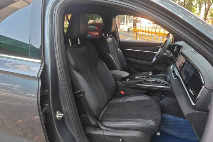 Used Geely Auto Monjaro L 2022 1.5T Thunder Hi·F Plug-in Hybrid Super Rui Right Front Seat