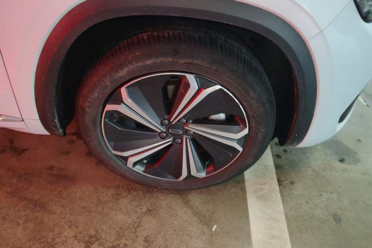 Used Geely Auto Monjaro L 2022 1.5T Thunder Hi·F Plug-in Hybrid Super Rui Right Front Wheel Hub