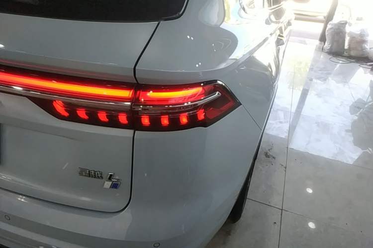 Used Geely Auto Monjaro L 2022 1.5T Leishen Hi·F Plug-in Hybrid Super Xun Right Rear Taillight