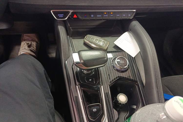 Used Geely Auto Monjaro L 2022 1.5T Thunder Hi·F Plug-in Hybrid Super Rui Gear Lever