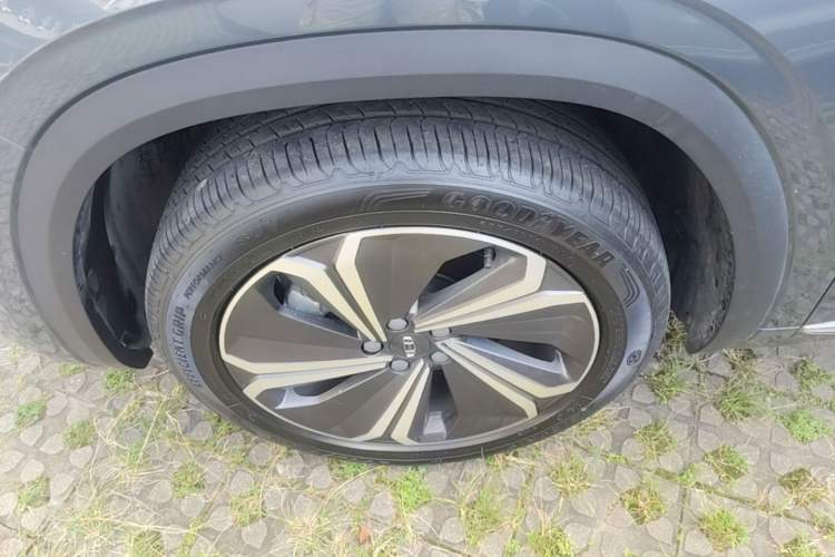 Used Geely Auto Monjaro L 2022 1.5T Thunder Hi·F Plug-in Hybrid Super Rui Left Front Wheel Hub