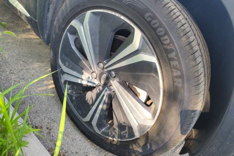 Used Geely Auto Monjaro L 2022 1.5T Thunder Hi·F Plug-in Hybrid Super Rui Right Front Wheel Hub