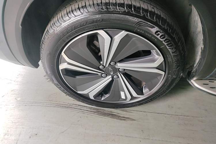 Used Geely Auto Monjaro L 2022 1.5T Thunder Hi·F Plug-in Hybrid Super Rui Right Rear Wheel Hub