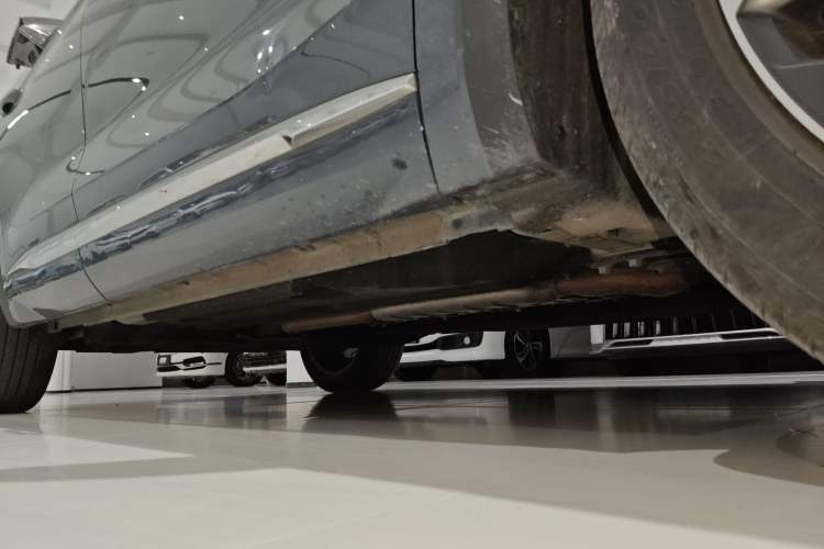 Used Geely Auto Monjaro L 2022 1.5T Thunder Hi·F Plug-in Hybrid Super Rui Right Side Sill