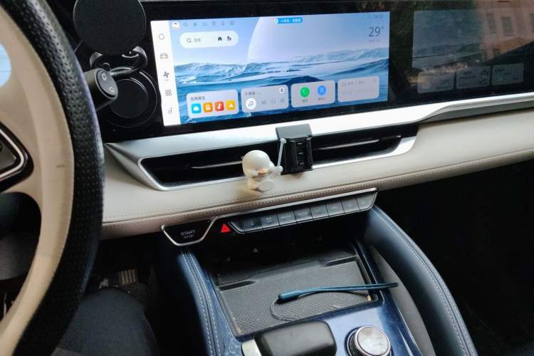 Used Geely Auto Monjaro L 2022 1.5T Leishen Hi·F Plug-in Hybrid Super Xun Audio And AC Panel