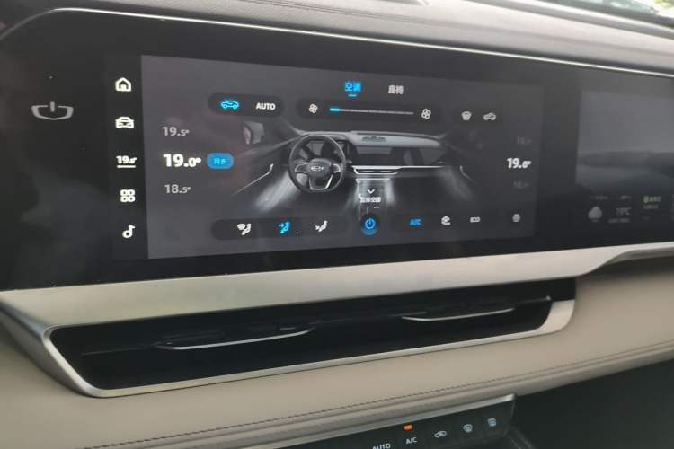 Used Geely Auto Monjaro L 2022 1.5T Thunder Hi·F Plug-in Hybrid Super Rui Audio And AC Panel