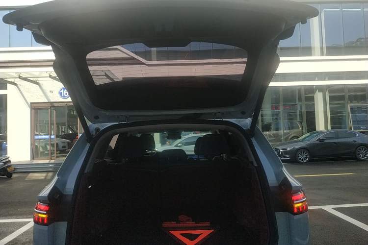 Used Geely Auto Monjaro L 2022 1.5T Leishen Hi·F Plug-in Hybrid Super Xun Trunk