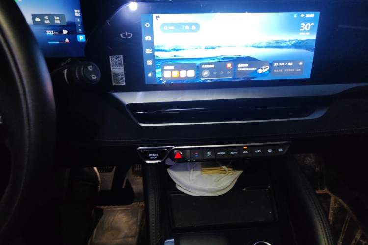 Used Geely Auto Monjaro L 2022 1.5T Thunder Hi·F Plug-in Hybrid Super Rui Audio And AC Panel