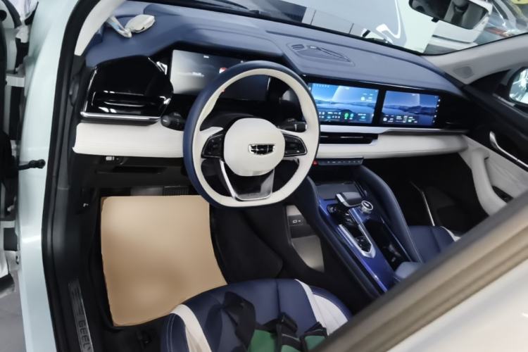 Used Geely Auto Monjaro L 2022 1.5T Leishen Hi·F Plug-in Hybrid Super Xun Center Console