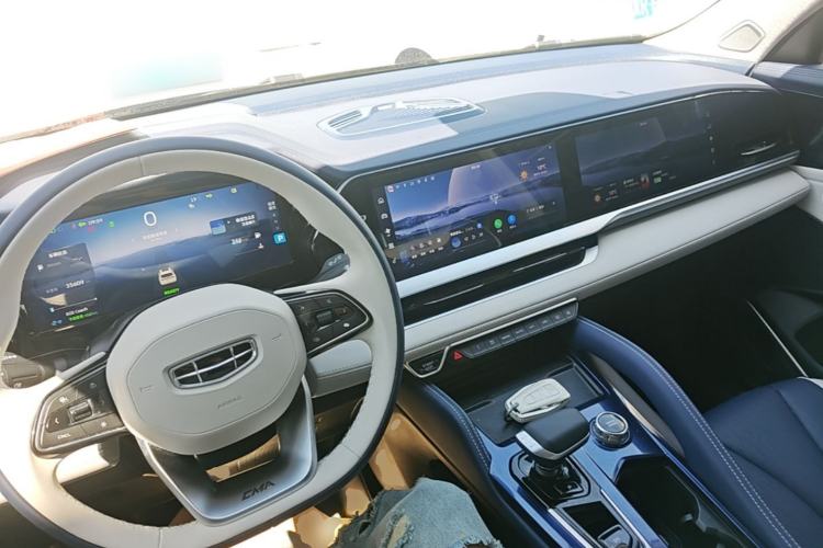 Used Geely Auto Monjaro L 2022 1.5T Leishen Hi·F Plug-in Hybrid Super Xun Center Console