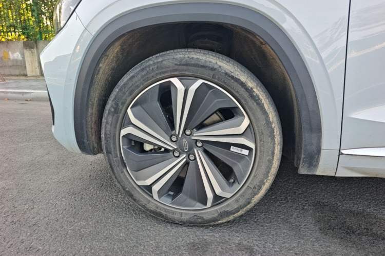 Used Geely Auto Monjaro L 2022 1.5T Thunder Hi·F Plug-in Hybrid Super Rui Left Front Wheel Hub