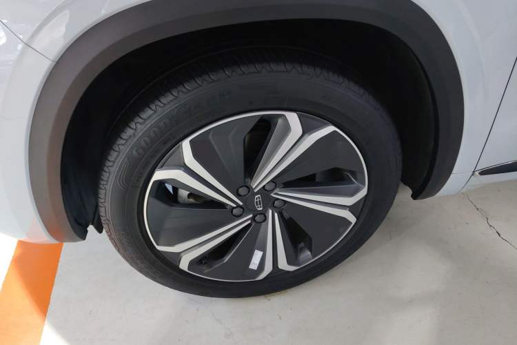 Used Geely Auto Monjaro L 2022 1.5T Thunder Hi·F Plug-in Hybrid Super Rui Left Front Wheel Hub