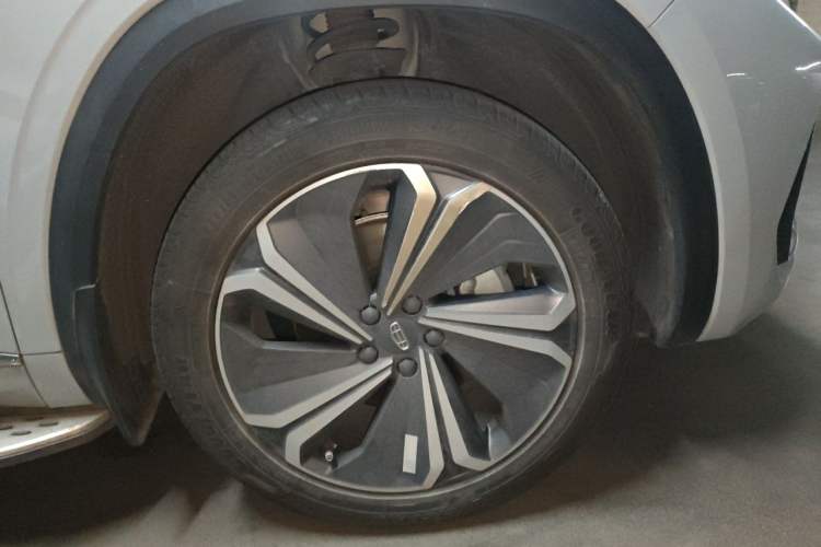 Used Geely Auto Monjaro L 2022 1.5T Thunder Hi·F Plug-in Hybrid Super Rui Right Front Wheel Hub