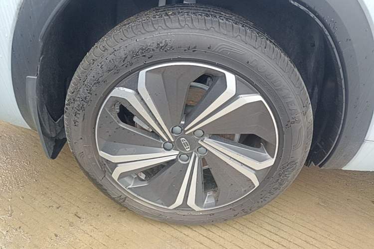 Used Geely Auto Monjaro L 2022 1.5T Thunder Hi·F Plug-in Hybrid Super Rui Right Rear Wheel Hub