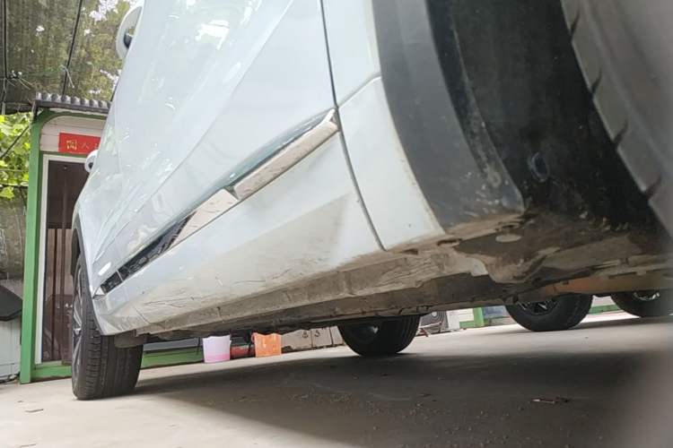 Used Geely Auto Monjaro L 2022 1.5T Leishen Hi·F Plug-in Hybrid Super Xun Right Side Sill