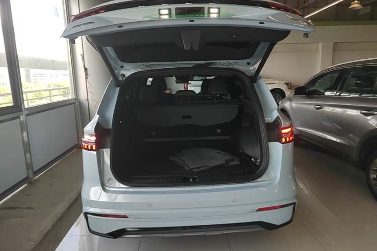 Used Geely Auto Monjaro L 2022 1.5T Leishen Hi·F Plug-in Hybrid Super Xun Trunk