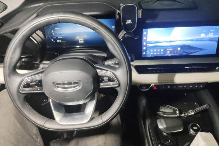 Used Geely Auto Monjaro L 2023 2.0TD High-Power Automatic Two-Wheel Drive Flagship Version Audio And AC Panel