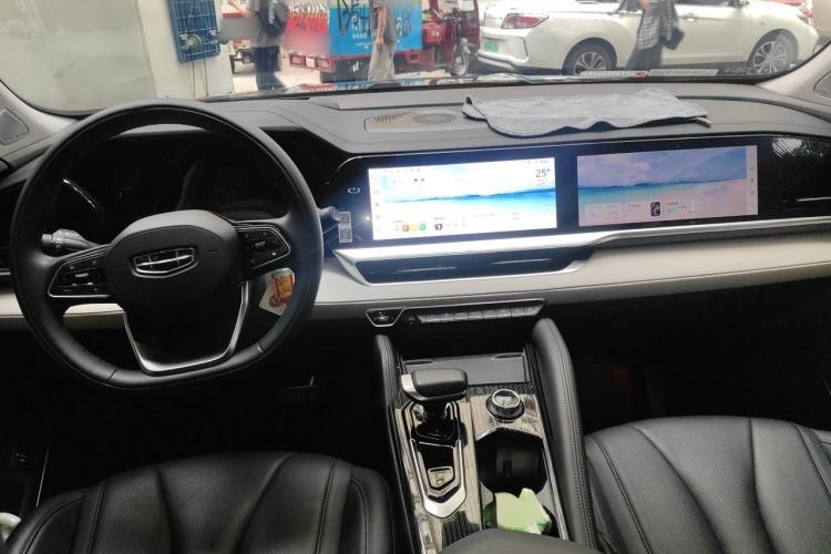 Used Geely Auto Monjaro L 2023 2.0TD High-Power Automatic Two-Wheel Drive Flagship Version Center Console