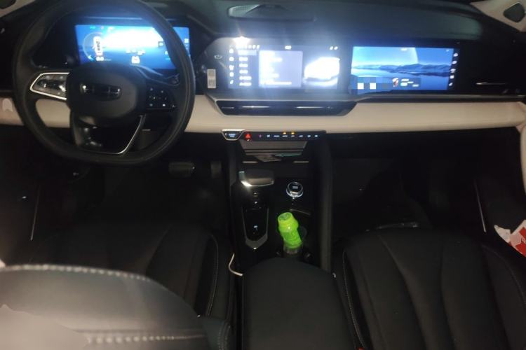 Used Geely Auto Monjaro L 2023 2.0TD High-Power Automatic Two-Wheel Drive Flagship Version Center Console